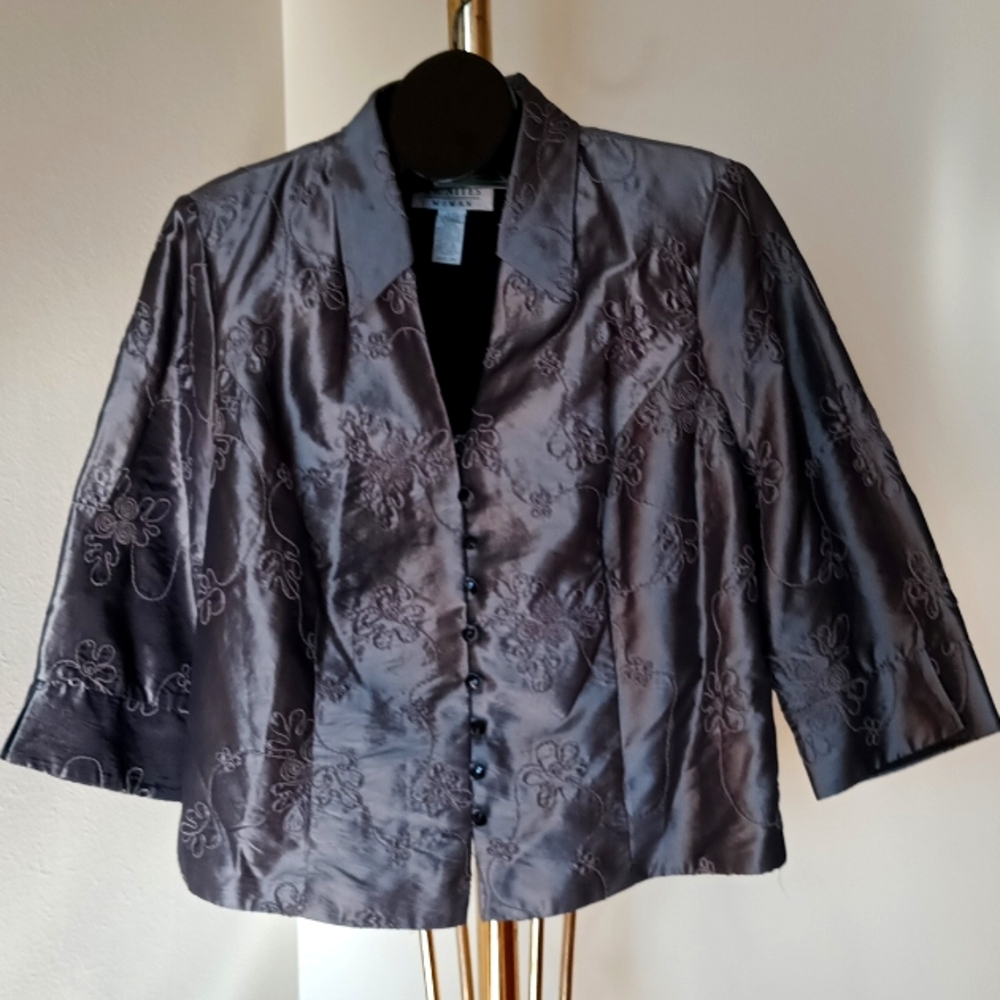 J R Nites Woman Gray Dressy Nine Button Top. Size 22W